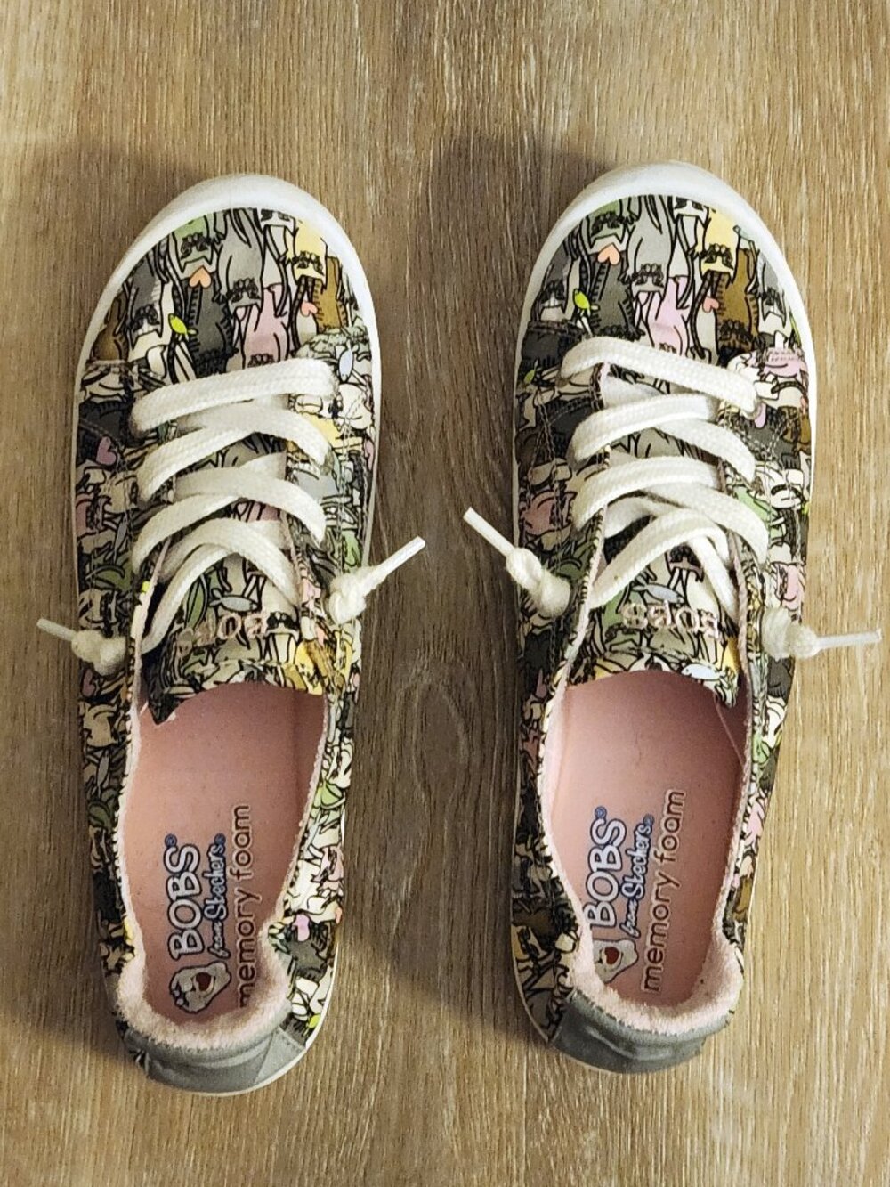Bobs by Skechers: B Cute size 8 no-tie slip-on canvas sneaker with cat print